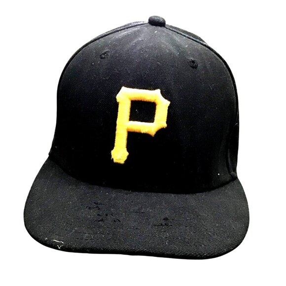 MLB PITTSBURGH PIRATES FLEXFIT 6 5/8 BLACK HAT - Picture 1 of 6
